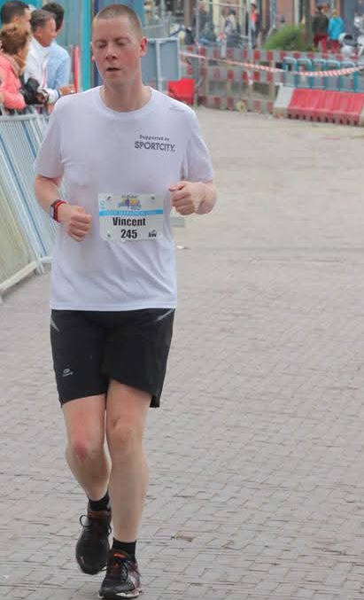 Vincent in actie tijdens een marathon.