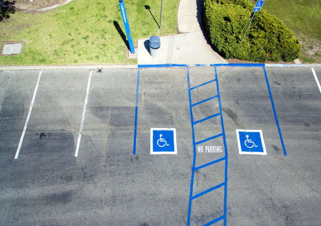Een gehandicaptenparkeerplaats